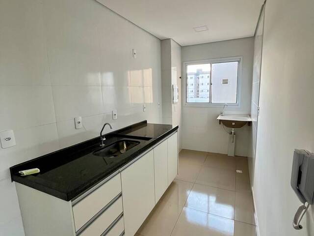 #405 - Apartamento para Venda em Monte Carmelo - MG - 2