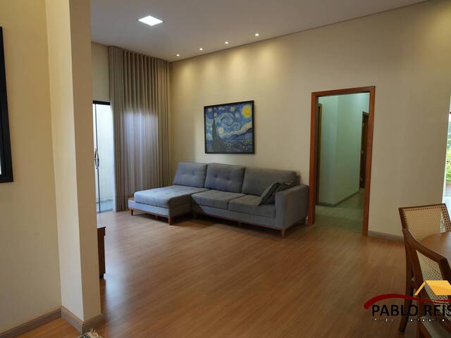#409 - Casa para Venda em Monte Carmelo - MG - 2